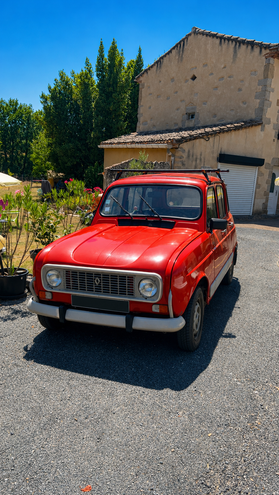 La Renault 4L de l'équipage Maldoro